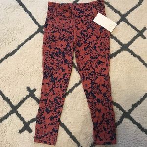 Lululemon Final Lap Crops size 8